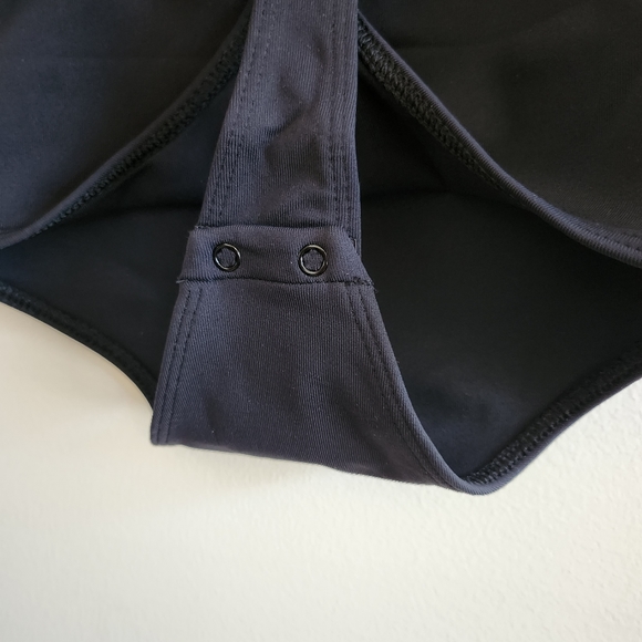 NWT Aritzia Babaton XXS Contour bodysuit, black, asymmetrical - Picture 3 of 8